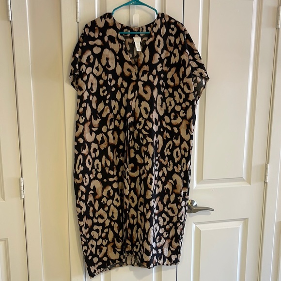 H&M Dresses & Skirts - Flowy H&M midi Dress